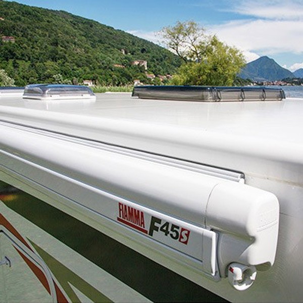 Close-up of the awning casing and roof mounting