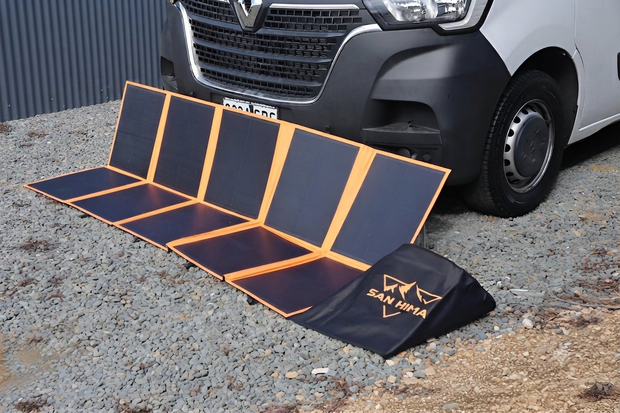 San Hima solar blanket unfolded and leaning against a vehicle