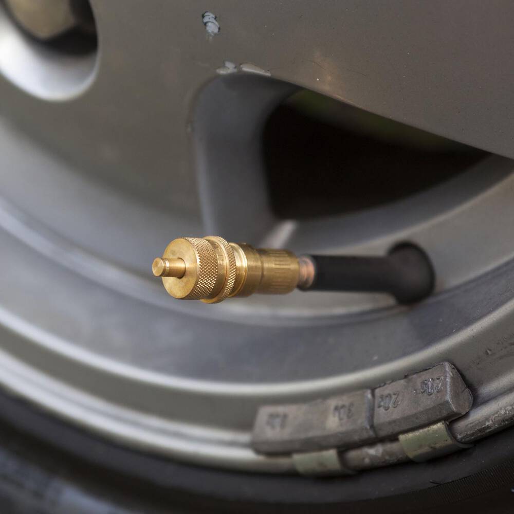 Deflator fitted to a tyre valve, airing down unattended